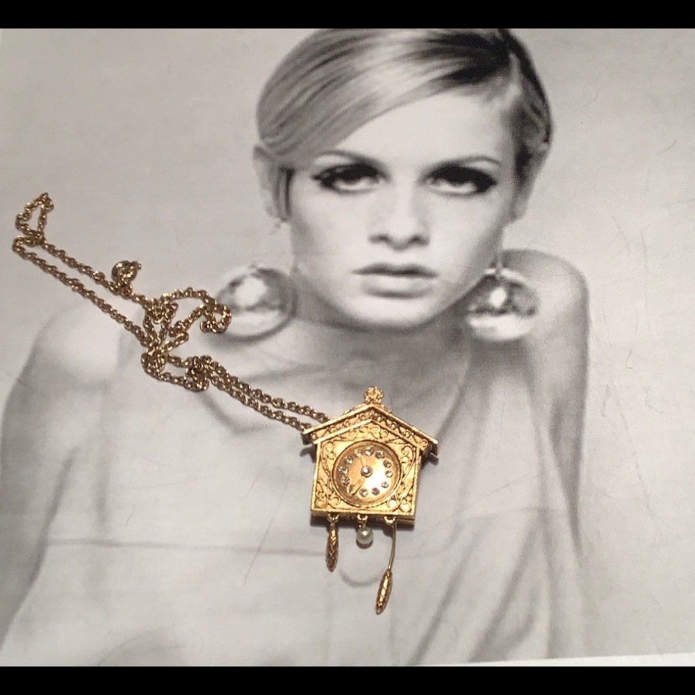 VANDA USA 1960’s Vintage Clock Perfume Locket Pendant & Chain.
